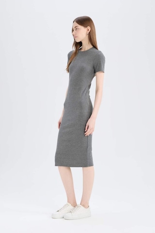 DeFacto Bodycon Vücudu Saran Bisiklet Yaka Basic Düz Fitilli Kaşkorse Kısa Kollu Midi Elbise E6926AX25SPAR15