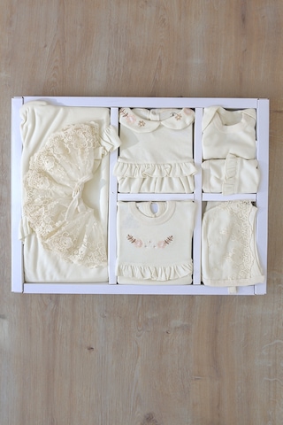 Sitilin Kız Bebek Dantelli 10'lu Hastane Çıkışı Seti %100 Pamuk Natural Kundak Battaniyeli Lüks Set Stl7256 Ekru
