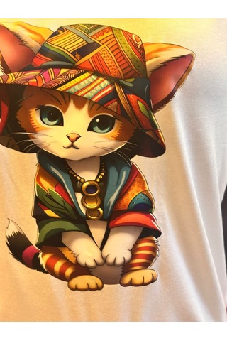Etnik Kedi Baskılı V Yaka Kadın T-shirt Beyaz