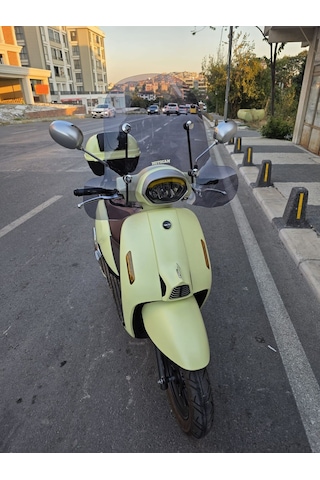 Motocam Qj Ltr 125 Ön Cam 2023-2026 Model 51cm Füme Renkli 4mm Elcikli Aparatsız