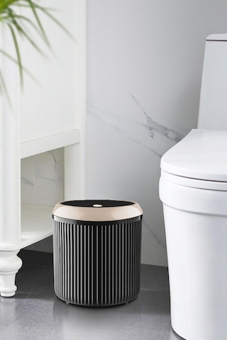 Decorev 5 Litre Bej Click Kapaklı Modern Çizgili Çöp Kovası Siyah