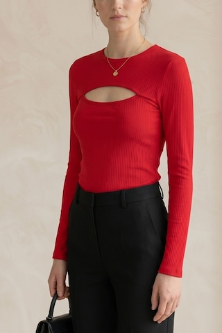 Kadın Kırmızı Cut Out Bluz Uzun Kollu Fit Kalıp Göğüs Dekolteli Modern Şık Üst Bluz