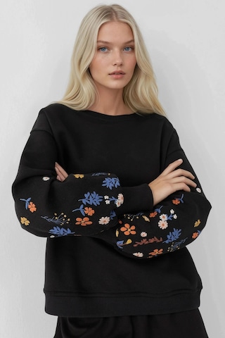 Hiccup Baskılı Uzun Kollu Yuvarlak Yaka Sweatshirt Siyah