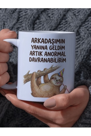 "en Yakın Arkadaşımın Yanına Geldim Artık Anormal Davranabilirim" Yazılı Tasarım Kupa Bardak
