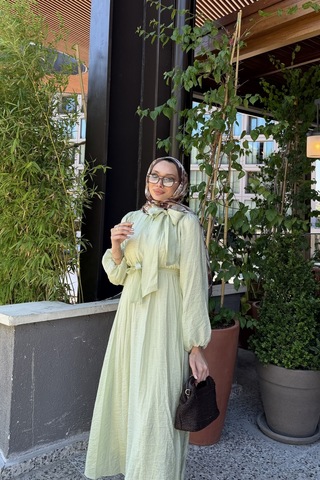 Riella Butik Eliz Fiyonk Detaylı Yazlık Tesettür Elbise Yeşil