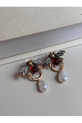 Arı Figürlü Taş Detaylı İncili Kadın Çelik Küpe Altın Renk, Gösterişli Ve Şık Tasarım Altın