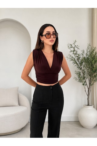 İkales Vatkalı Kolsuz V Yaka Drapeli Crop Bluz Likralı Fit Kahverengi