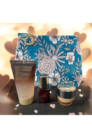 Estée Lauder Çok Şık-desenli-makyaj-çantası