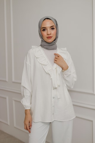 Moonsc Kadın Regular Fit V Yaka Önü Fırfır Detaylı Tesettür Beyaz Gömlek