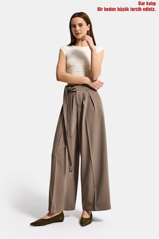 Itsbasic Kadın Vizon W5 Palazzo Fit Özel Kumaş Kemer Detaylı Tasarım Pantolon