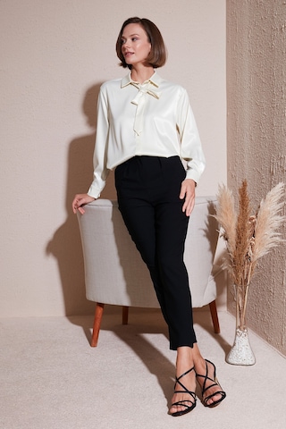 Lela Regular Fit Bağlama Detaylı Saten Bayan Gömlek 611Go00159 Ekru