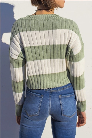 Madmext Yeşil V Yaka Çizgili Crop Kadın Kazak Mg1441 - Yeşil