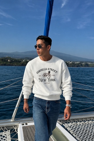 Tarz Cool Erkek Organik Pamuklu Yumuşacık Baskı Detaylı Bisiklet Yaka İçi Polarlı Sweatshirt Beyaz