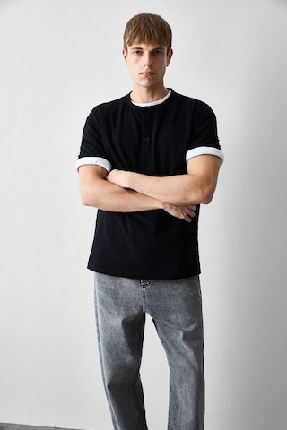 Defacto Boxy Fit Henley Yaka Kısa Kollu Tişört H8421ax26aubk81 Siyah-bk81