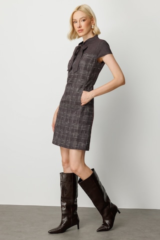 Ekol Kadın Yakası Fiyonk Detaylı Desenli Elbise 4019 Bordo Bordo