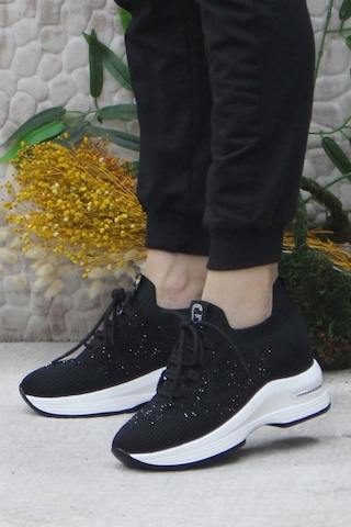Fort Guja 24k304 Siyah Taş Detaylı Kalın Taban Sneaker Kadın Ayakkabı 001