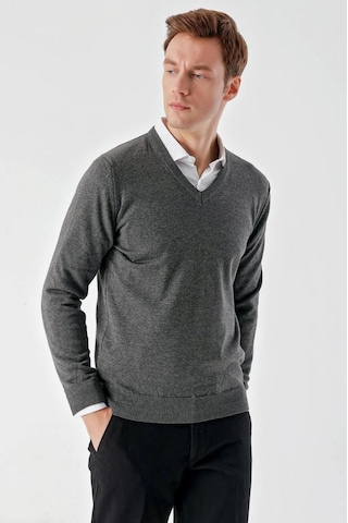 Slimfit V Yaka Düz Basic Model Pamuklu Erkek Uzun Kol Triko Kazak 001