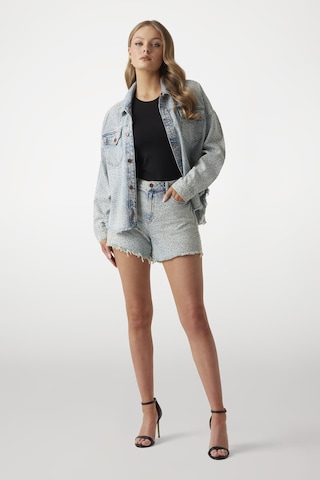 Guess Relaxed Kadın Relaxed Fit Denim Şort Mavi
