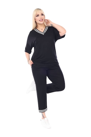 Melsay Butik Siyah V Yaka Şerit Detaylı Kısa Kollu Beli Lastikli Kapri Takım Siyah