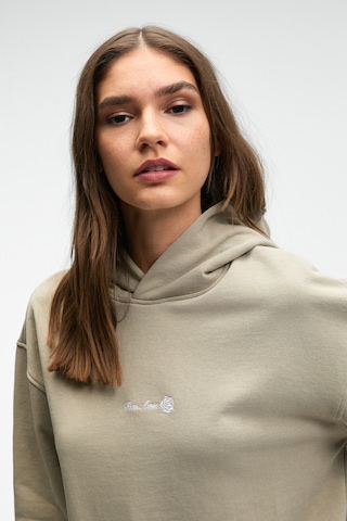 Grimelange CAMELLIA Kadın Önü Nakışlı Etek Ucu Yırtmaçlı Kapüşonlu Comfort Fit Taş Rengi Sweatshirt