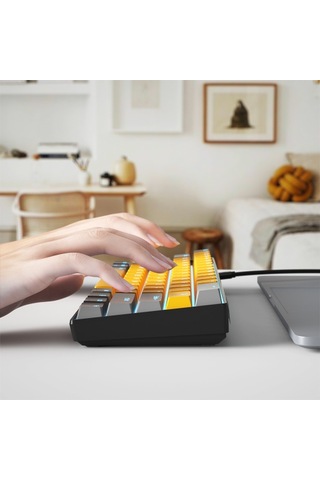 İblancod Black İron Cow K61 Tam Tuşlu Sıcak Değiştirilebilir Şaft Darbesiz Mavi Arka Aydınlatmalı Mekanik Klavye Ayrı Gri-sarı Camgöbeği Şaft