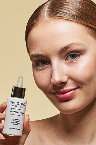 Invierno Barcelona Llc. Yaşlanma Kırışıklık Önlemeye Yardımcı Nemlendirici Anti Aging Serum Hyaluronik Asit Collagen 30ml