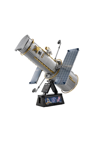 LEGO® Icons Hubble Uzay Teleskobu 11382 - Yetişkinler için Stand ve Bilgi Levhası İçeren Dekoratif Model Yapım Seti (1252 Parça)