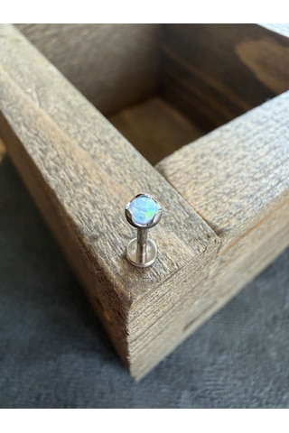 Gerçek G23 Titanium Beyaz Opal Taşlı Titanyum Labret Piercincng 7 Mm