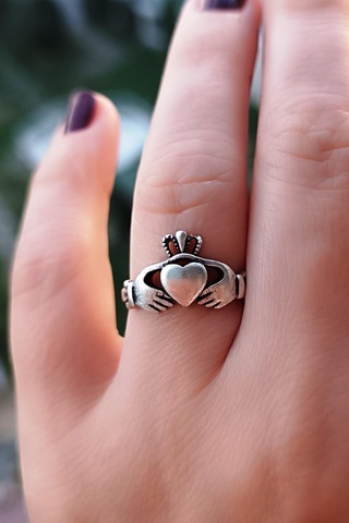 Taçlı Kalp Şekilli Gümüş Kaplama El Yapımı Kadın Yüzük Çok Renkli