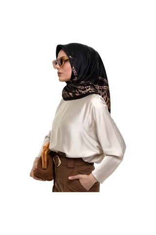 La Boutique 1522 Sura İpek - 01 - 90x90 Eşarp Siyah