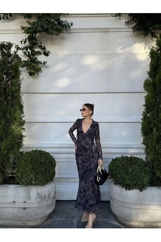 Kruvaze V Yaka, Fırfırlı Ve Bağcıklı Desenli Bluz Ve Midi Etek Takım - Siyah Siyah