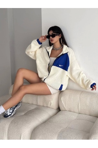 Kadın Ön Nakış İşlemeli Flota Cepli Oversize Kuzu Polar Ceket - Beyaz