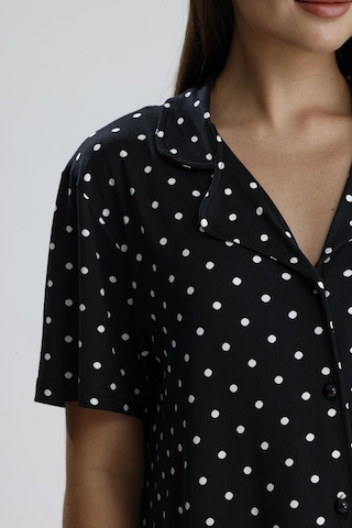 Kompedan Kadın Puantiye Desen Önden Düğmeli Pijama Takım Siyah P. Siyah