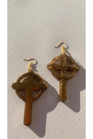 Centeresin Kahverengi Gold Renkli Haç Şekil Gold Aksesuarlı Küpe El Yapımı Epoksi MDL10
