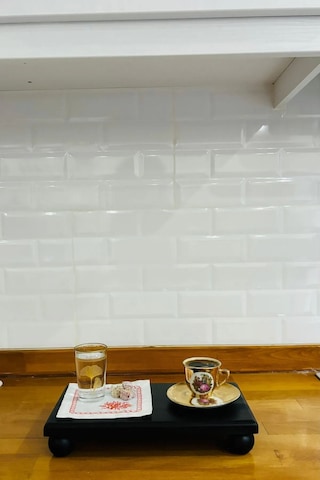 Risus Siyah Top Ayaklı 17x30 Cm Ahşap Yuvarlak Pasta Sunum Servis