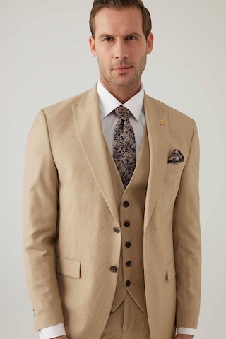 Erkek Bej Slim Fit Yelekli İtalyan Kumaş Sivri Yaka Takım Elbise