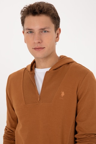 U.S. Polo Assn. Erkek Regular Fit Yarım Fermuarlı Kapüşonlu Camel Sweatshirt 50316391-VR233