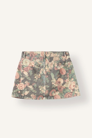 Defacto A Kesim Çiçekli Normal Bel Cepli Gabardin Mini Etek I7555ax26aubk81 Siyah-bk81
