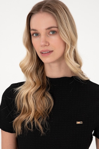 U.S. Polo Assn. Kadın Siyah Dik Yaka Tişört 50312951-VR046