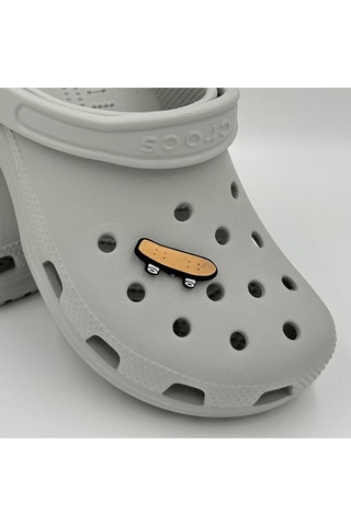 Crocs Terlik Süsü Ve Aksesuarı , Çanta Süsü Renkli Jibbitz Kaykay 01 Görselli Figür Aksesuarı Hardal-beyaz-siyah