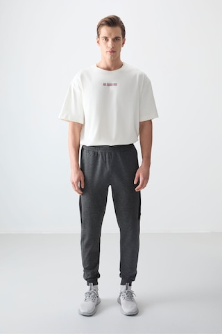 Tommy Life Antrasıt Melanj Yüzeyi Dokulu Standart Fit Nakışlı Erkek Eşofman Alt - 82126 Antrasit - Melanj