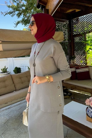 Rabia Şamlı Sezen Triko Takım Gri Çok Renkli