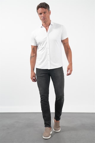 İmza Beyaz İtalyan Yaka Kısa Kol Cepsiz Slim Fit Pamuklu Gömlek 1004260158