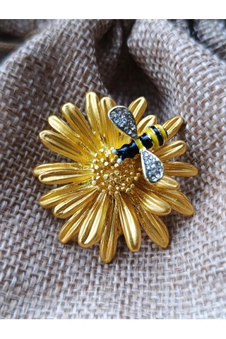 Villovatik Çiçek Üzerinde Tırtıl Broş 173507976 Gri