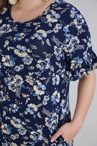 Wearon Kadın Dora Büyük Beden Volanlı Beyaz Papatyalar Lacivert Elbise Lacivert