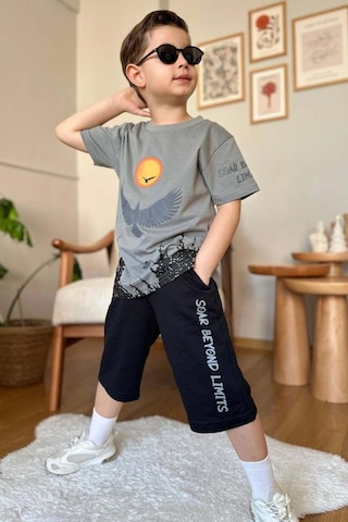 Riccotarz Erkek Çocuk Ağaç Ve Güneş Baskılı T-shirt Yazı Detaylı Gri Şortlu Takım Gri