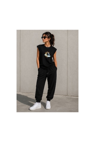 Herkesemoda Güneş Detaylı Sıfır Kol Bisiklet Yaka T-shirt Siyah