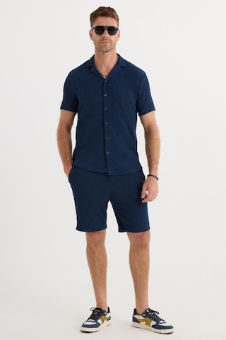 Tudors Erkek Slim Fit Dar Kesim Apaş Yaka Beli Bağcıklı İndigo Gömlek Şort Takım-37572 İndigo