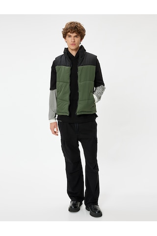 Koton Şişme Yelek Dik Yaka Slim Fit Fermuarlı Renk Bloklu Cep Detaylı Yeşil 5wam20121hw Zeytin Yeşili