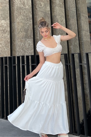 Siyah Pileli Katlı Maxi Etek Beyaz